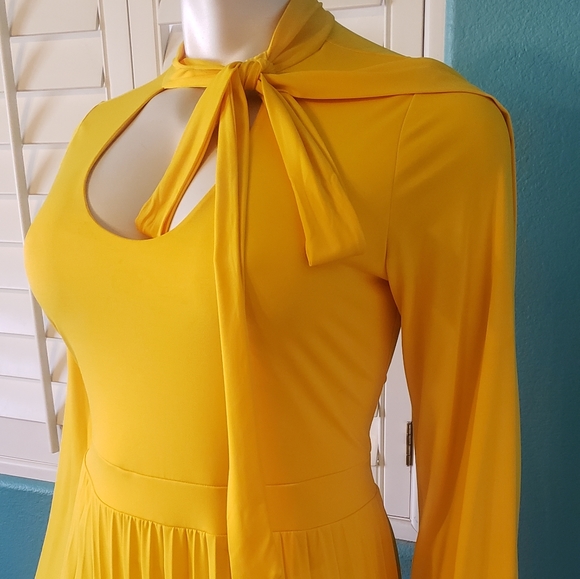 Yellow Dress Size 3X - Picture 2 of 5